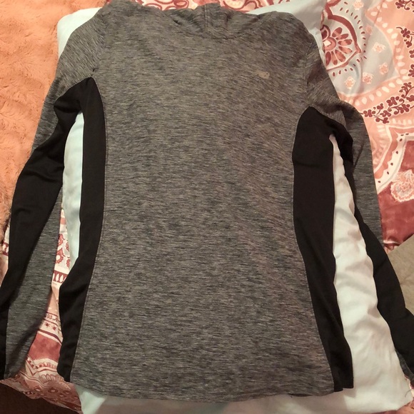 Workout top - Picture 2 of 4